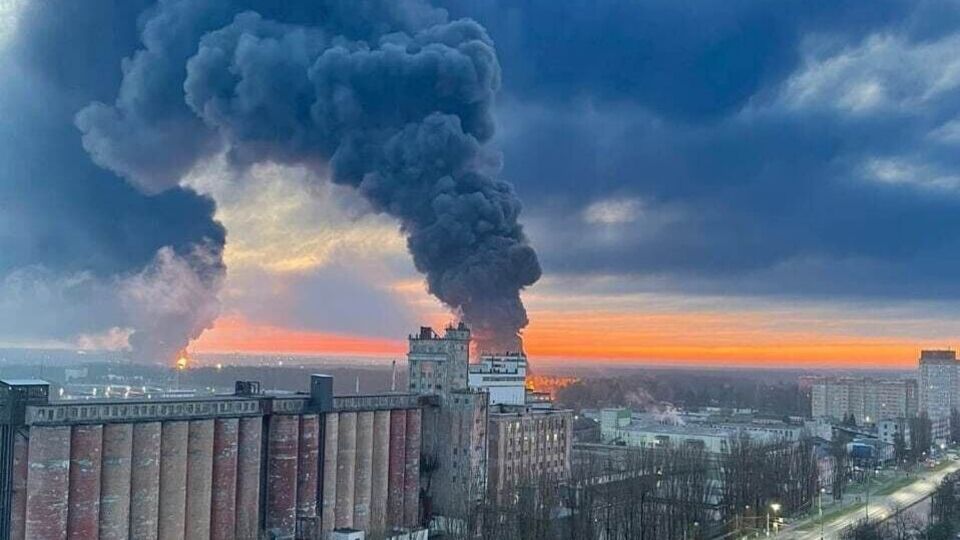 Брянск расположен примерно в 110 км от границы с Украиной