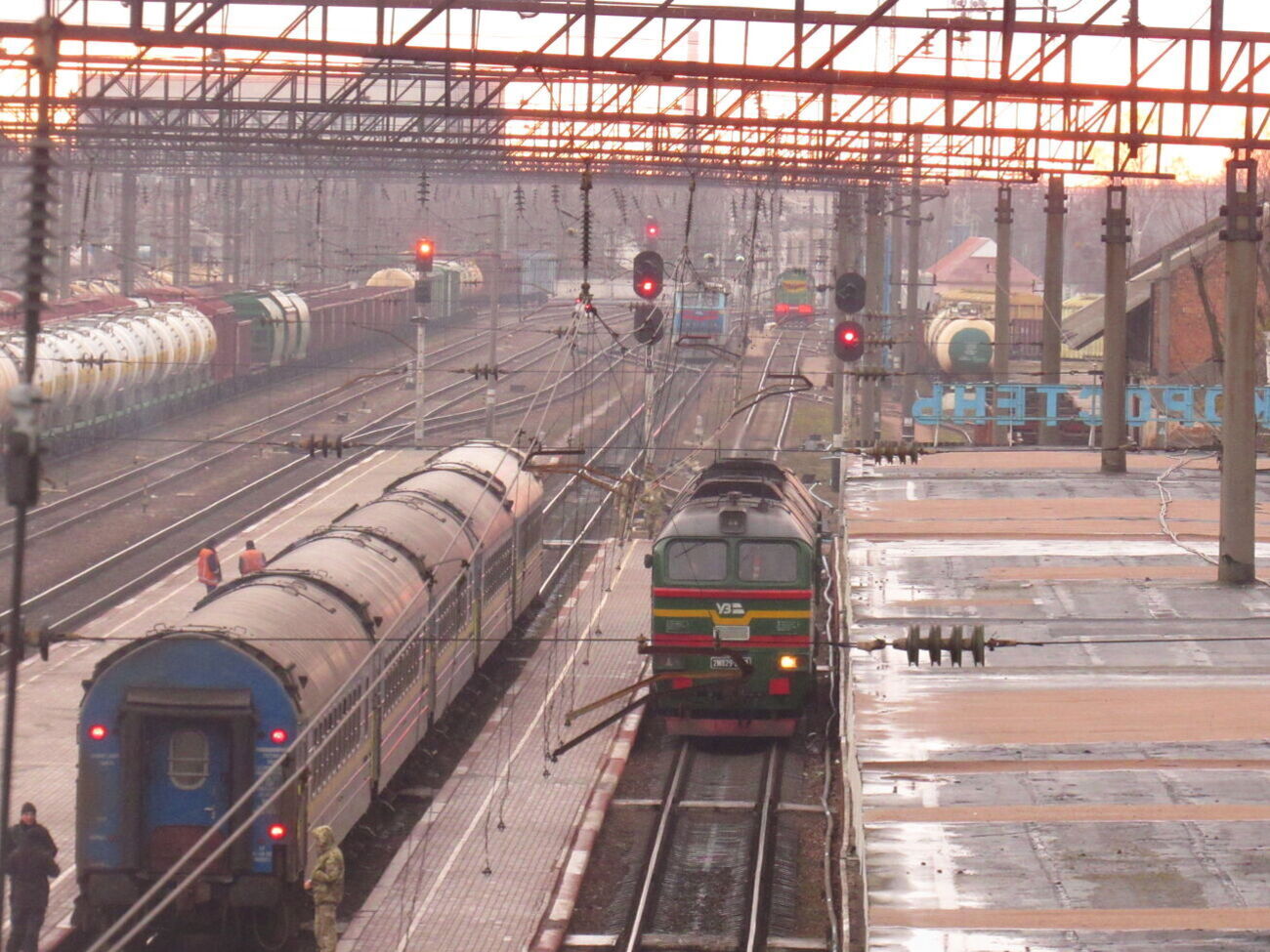 Утром 25 апреля ближе к железнодорожному району произошел взрыв ракеты, отметил мэр Коростеня