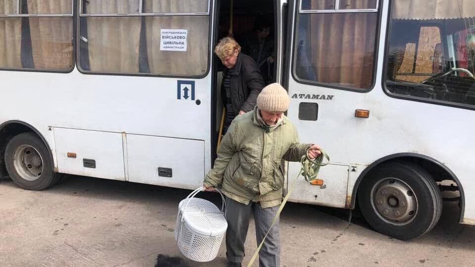 25 квітня з Луганської області евакуювали 73 жителів