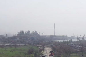 Окупанти намагаються просуватися на завод "Азовсталь" штурмовими групами, зазначив Арестович