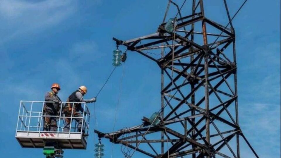 С начала войны энергетики ДТЭК вернули свет более 1,2 млн украинских семей