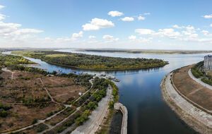 Корабль был поврежден во время перехода через Волго-Донской канал из Каспийского в Азовское море
