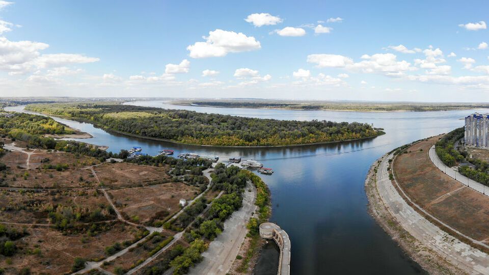 Корабль был поврежден во время перехода через Волго-Донской канал из Каспийского в Азовское море
