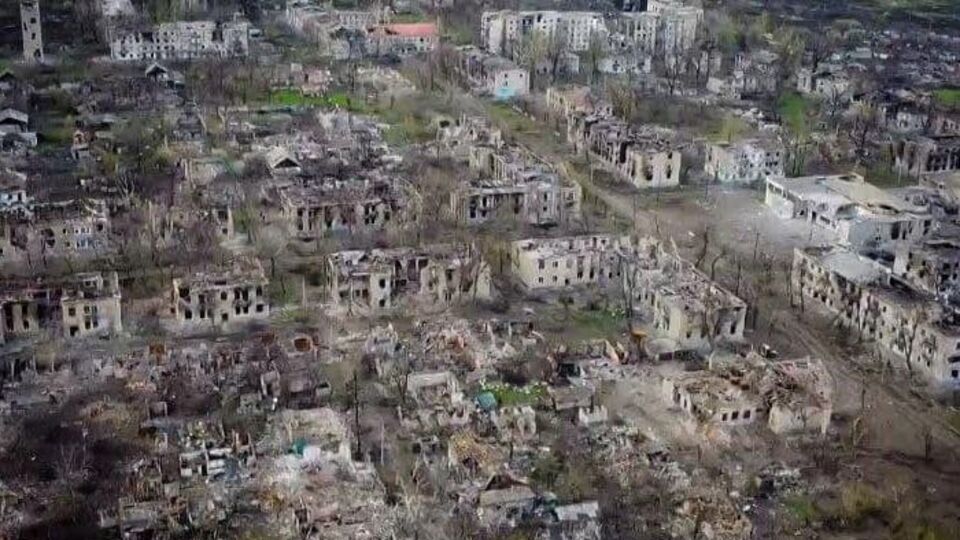 Єрмак наголосив, що окупанти й надалі руйнують українські міста і вбивають людей