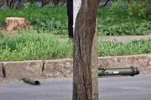Біля будівлі виявили відстріляний гранатомет