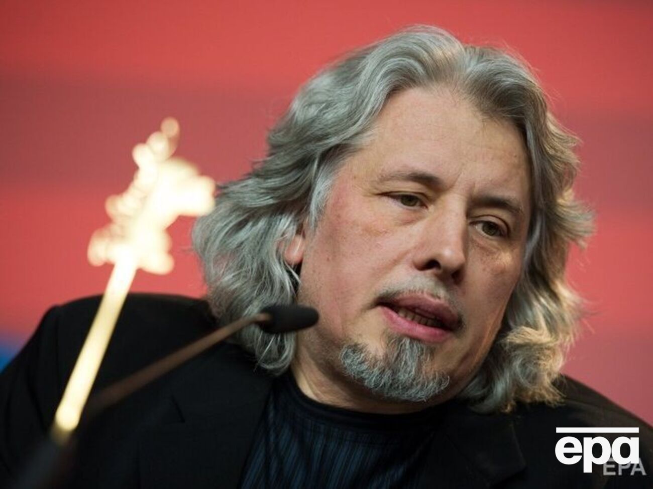 Сорокин подчеркнул, что 22 года Путин заставлял свою страну идти в обратном направлении, а, напав на Украину, подвергает будущее бомбардировкам прошлого