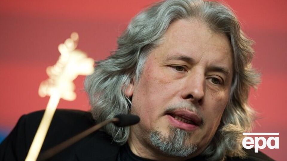 Сорокін підкреслив, що протягом 22 років Путін змушував свою країну йти у зворотному напрямку, а, напавши на Україну, наражає майбутнє на бомбардування минулого