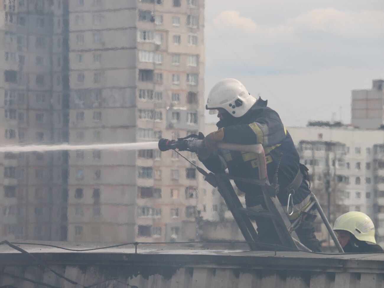 Рятувальники виїжджали на гасіння пожеж багатоповерхових та приватних будинків, гаражів та автомобілів
