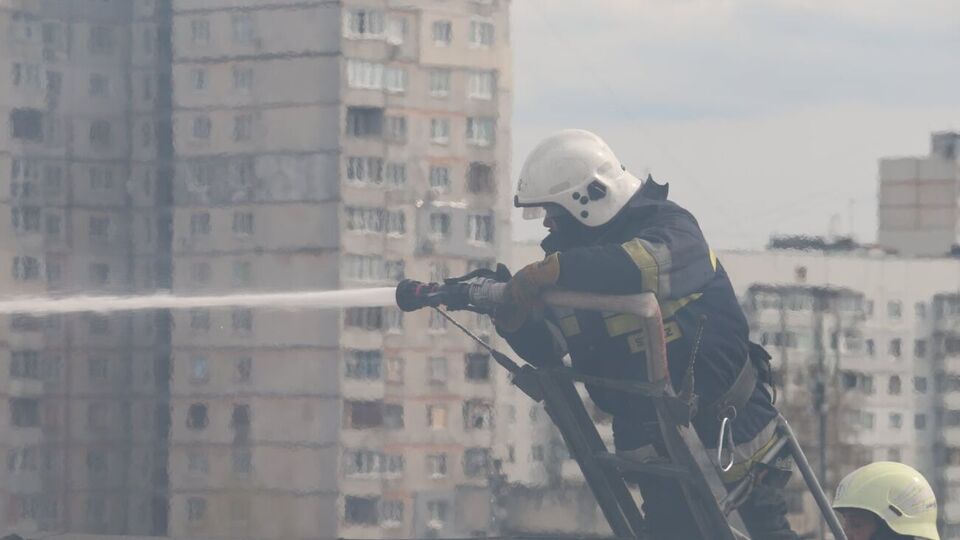 Рятувальники виїжджали на гасіння пожеж багатоповерхових та приватних будинків, гаражів та автомобілів