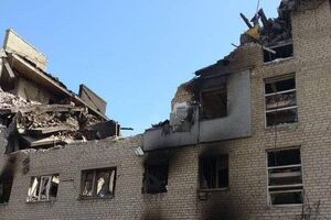 Одной женщине, которая была в обрушившемся доме, удалось выжить