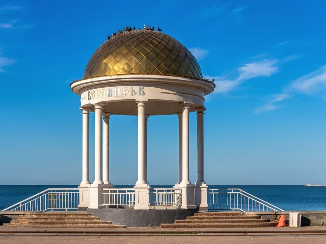 Голова НСЖУ повідомив, що окупанти два місяці намагаються за допомогою сили, підкупу та агітації схилити на свій бік жителів Бердянська