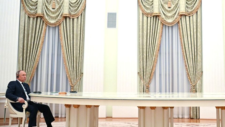 Путин разговаривал с Гутерришем за известным длинным столом