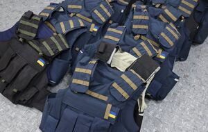 Бронежилети передають журналістам у Києві та регіонах