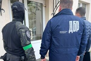 Обыски проходят в домах братьев нардепов и гражданской жены Козака, а также по адресам регистрации компаний, фигурирующих в уголовном производстве