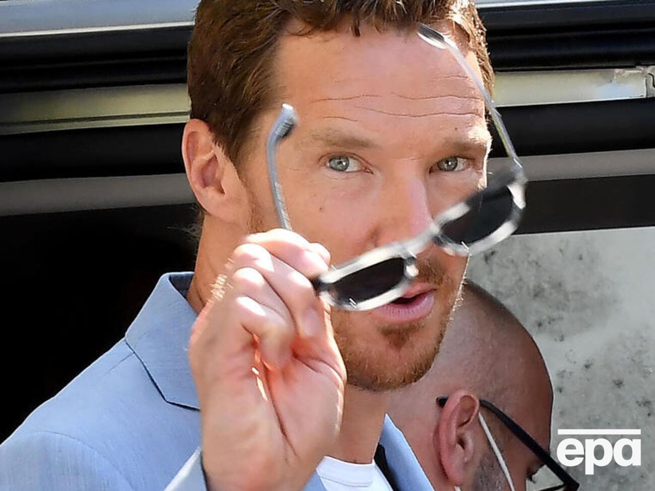 Камбертбетч заявив, що пишається британцями, які так само, як і він, висловили готовність поселити у своїх будинках українських біженців