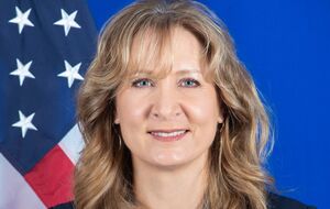 У США есть "достоверная информация", что российская военная часть, действовавшая в окрестностях Донецка, казнила украинцев, которые пытались сдаться, отметила Ван Шаак