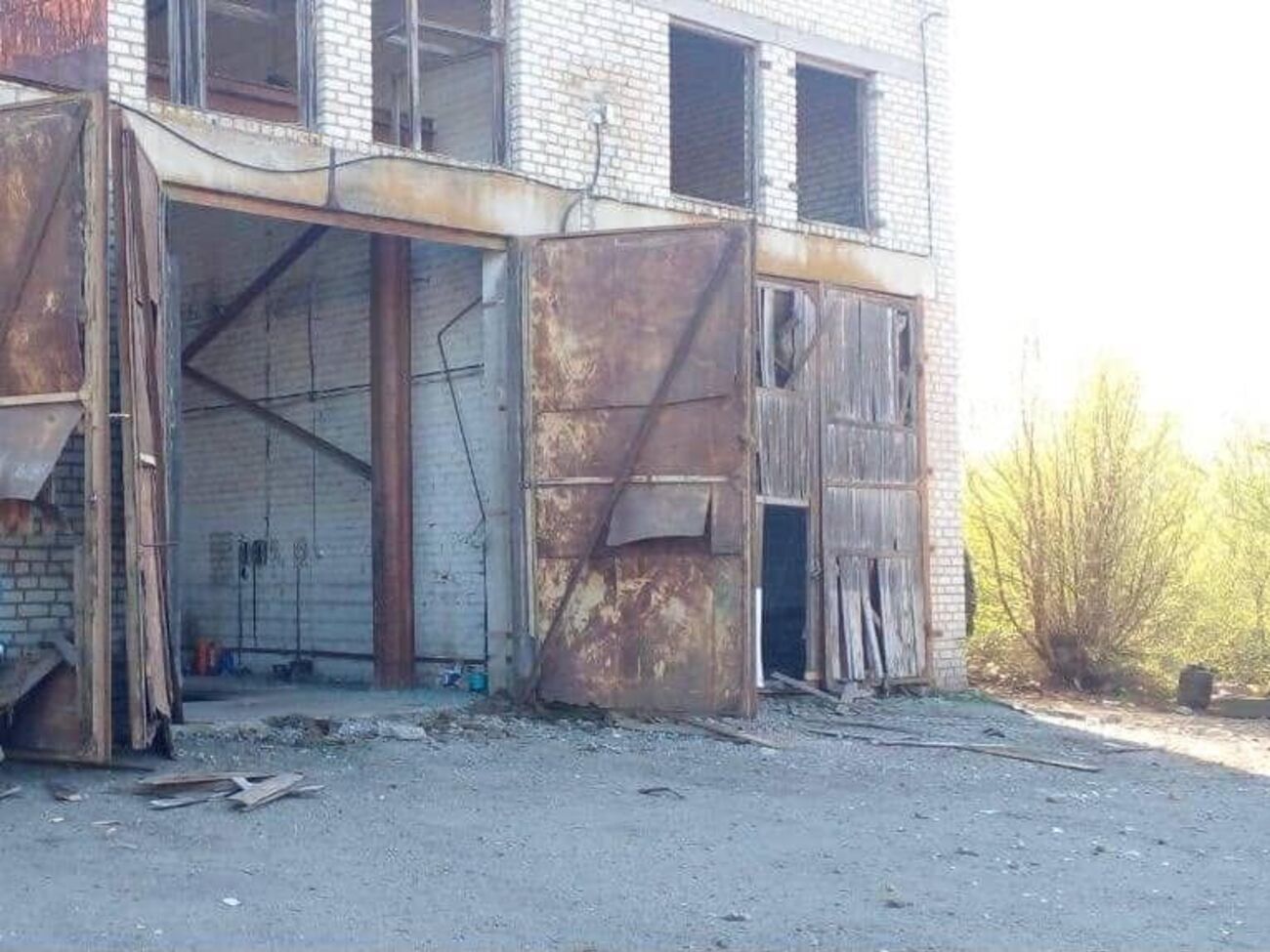 На территории бывшего завода в Синельниковском районе "ничего не было", отметил Резниченко