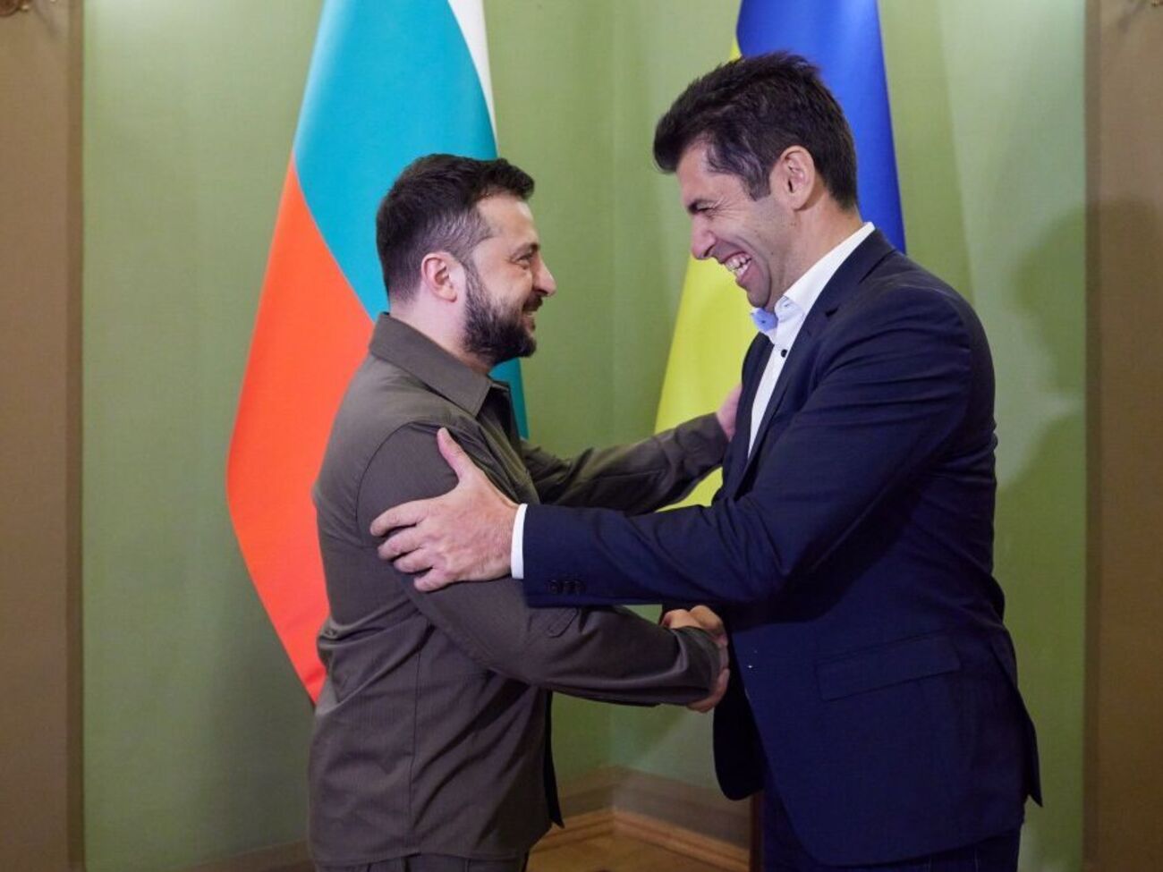 Петков ответил согласием на предложение Зеленского принять участие в реконструкции Украины