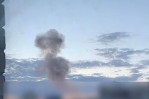 После обстрела над городом видны столбы дыма