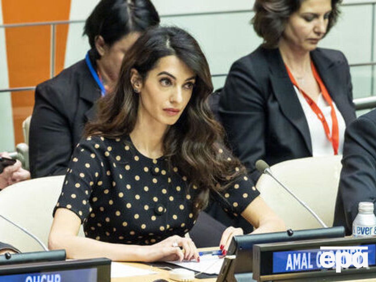 Амаль Клуні: Я боюся, що з кожним днем війну висвітлюватимуть усе менше, і люди стануть трохи байдужими до неї