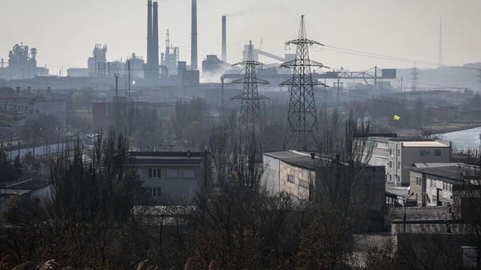 У бомбосховищах заводу від бомбардувань ховаються сотні цивільних