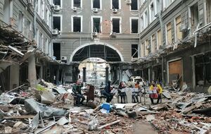 "Океан Ельзи" снял клип на песню "Обійми" на руинах харьковского Дворца спорта