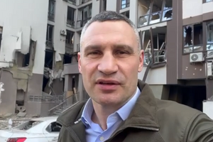 Виталий Кличко: Спасатели разобрали завалы в многоэтажном доме в Шевченковском районе. Он – новый и еще малонаселенный, поэтому там было немного жителей