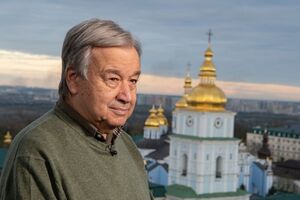 Посетил три разрушенных города, встретился с Зеленским, застал ракетный удар по Киеву. Фоторепортаж о визите Гутерриша в Украину