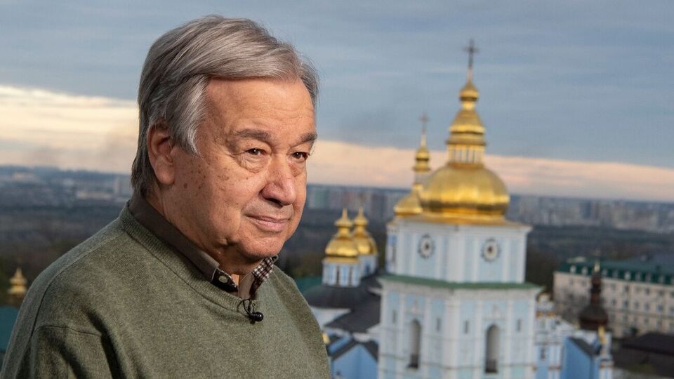 Відвідав три зруйновані міста, зустрівся із Зеленським, застав ракетний удар по Києву. Фоторепортаж про візит Гутерріша до України
