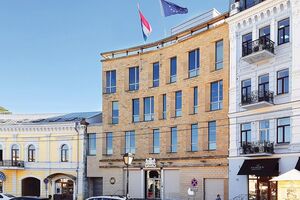 Посольство відновлює роботу, але поки без консульського відділу