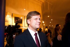 Макфол зазначив, що США прискорили надання Україні сучасної зброї