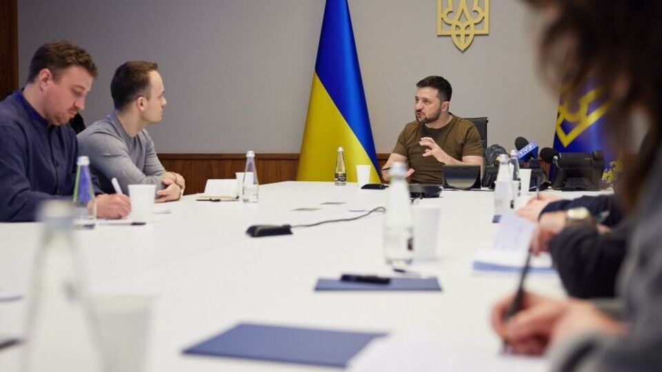 Зеленский: Я не хочу быть очень прагматичным... Но сказать вам честно: с точки зрения крови и потерь – люди – часы