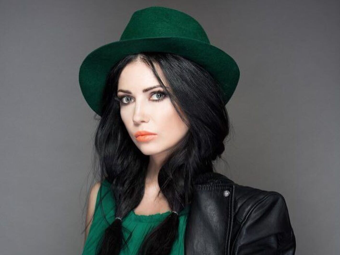 Lama призналась, что, если до публикации снимков убитых российскими оккупантами мирных жителей Бучи Киевской области испытывала к россиянам неприязнь, то теперь от всего сердца желает, чтобы "вся орда сдохла"