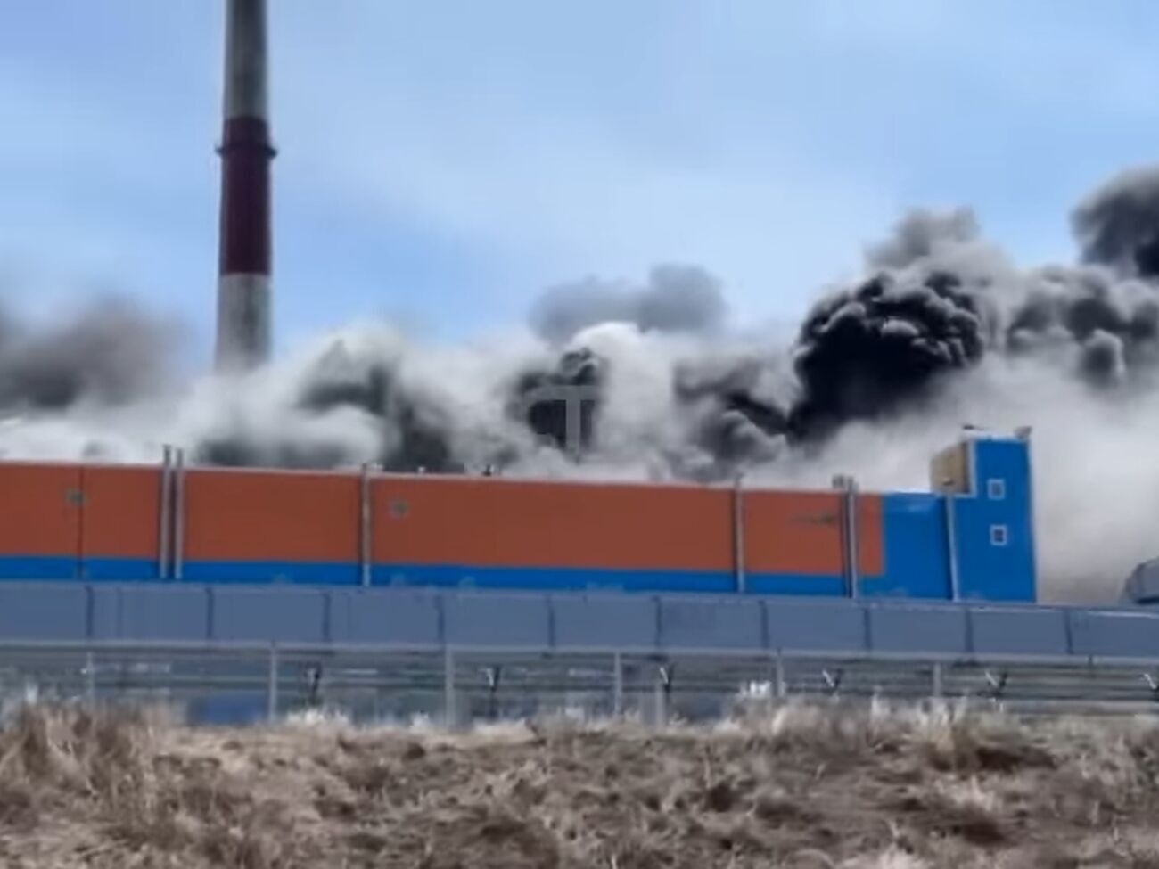 Пожежа виникла у турбінному відділенні. Очевидці нібито чули перед цим "удар"