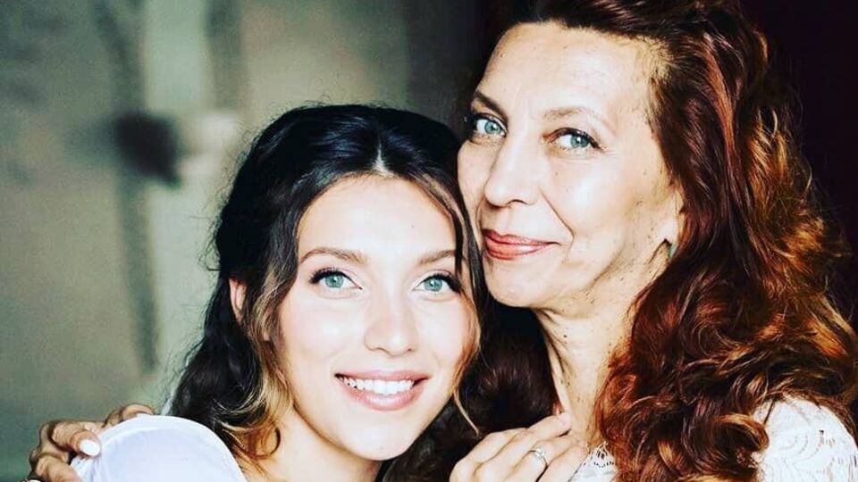 Регіна Тодоренко народилася в Одесі, де проживають її мати з батьком