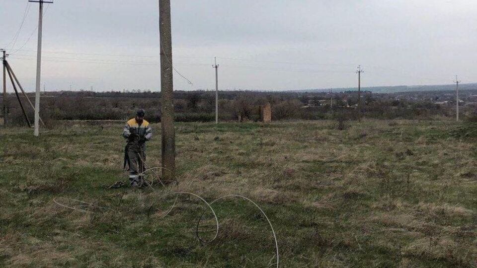 Компанія працює відповідно до спеціальної дозвільної процедури на виконання робіт для того, щоб електромонтери могли безпечно працювати, зазначили у ДТЕК