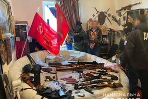 Оперативники знайшли під час обшуків зброю, комуністичну атрибутику та інструкції для ДРГ
