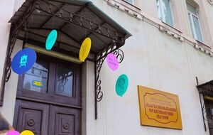 Для фейков используются экспонаты краеведческого музея, отметил Андрющенко