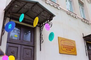 Для фейков используются экспонаты краеведческого музея, отметил Андрющенко