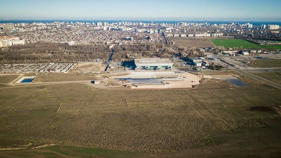 Експлуатація злітної смуги одеського аеропорту наразі неможлива, повідомили в командуванні
