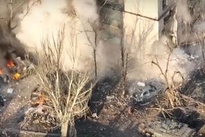 Танк оккупантов стрелял по дому из разных позиций