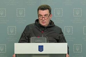 Данілов: Я б нікого не заспокоював, що це минеться за день, за два, за тиждень. Поки ворог не буде розбитий, почуватися спокійно нема від чого