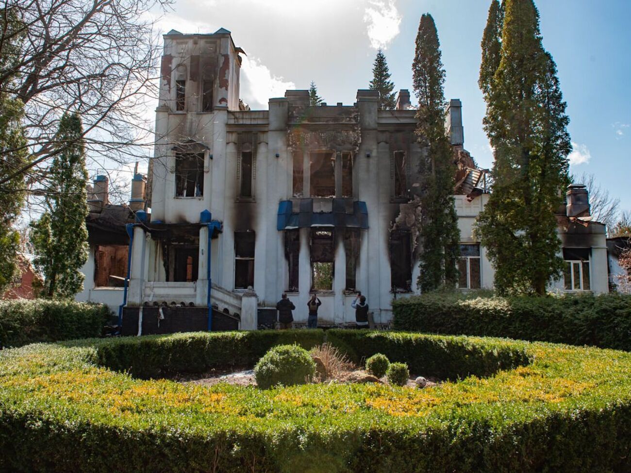 В Нескучанском парке в Тростянце был разрушен памятник архитектуры национального значения "Дом управляющего поместьями Л. Е. Кенига"