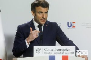 Сцены, увиденные в Буче, невыносимы, отметил Макрон