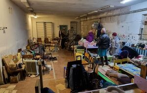 Оккупанты взяли в заложники женщин и детей