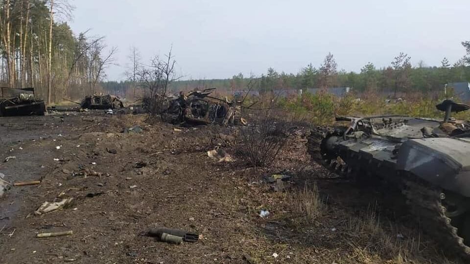 По словам оккупанта, он со своими сослуживцами вынужден постоянно прятаться в укрытиях "в двух метрах под землей"