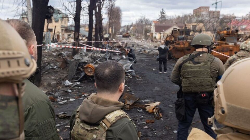Зеленский осмотрел дорогу с уничтоженной техникой армии РФ