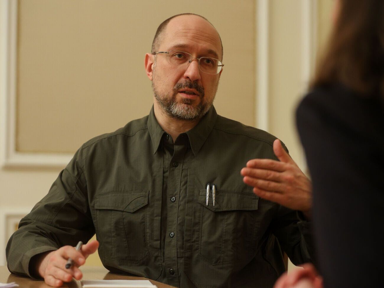 В РФ растет напряжение среди населения, появляются дефициты, отметил Шмыгаль