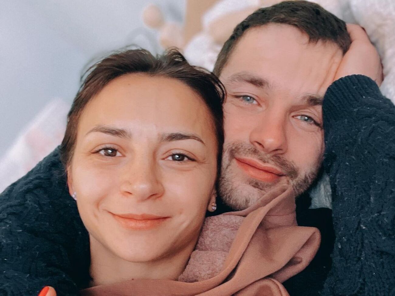 Після того як Гвоздьова з дітьми поїхала до Італії, Хомячук вступив до тероборони