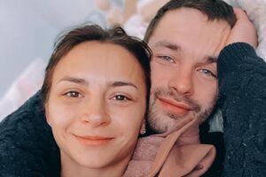 Після того як Гвоздьова з дітьми поїхала до Італії, Хомячук вступив до тероборони
